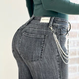 Skinny Jean Negro Desgastado con Cadena Decorativa